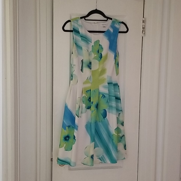 Dress - Picture 1 of 3